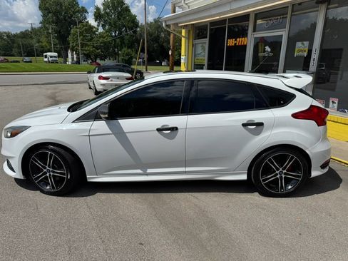 Used 2015 Ford Focus ST FWD image 3
