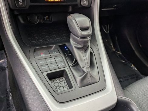 Used 2025 Toyota RAV4 XLE image 20