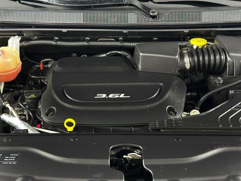 Used 2017 Chrysler Pacifica Touring-L image 21