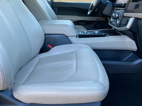 Used 2024 Ford Expedition Limited image 54