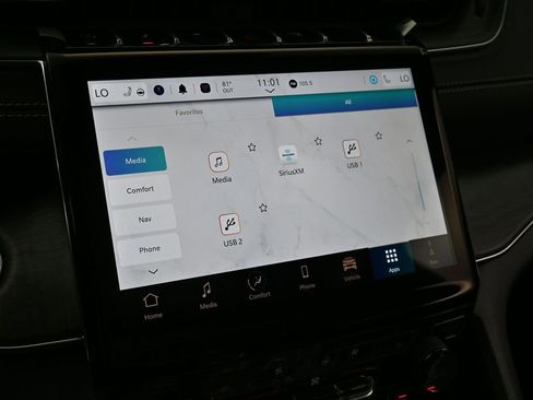 Used 2024 Jeep Grand Cherokee Overland w/ Luxury Tech Group IV image 14