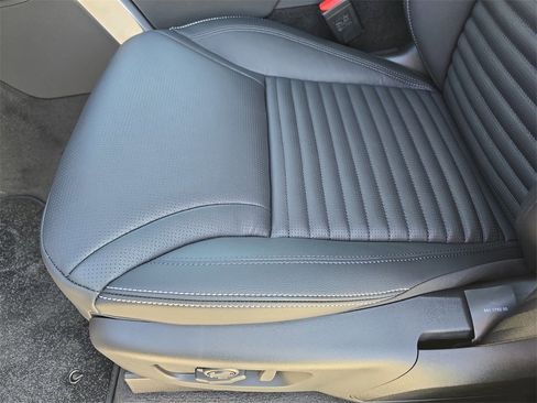 New 2025 Land Rover Discovery S image 31