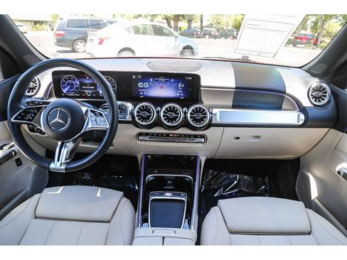 Used 2024 Mercedes-Benz EQB 300 4MATIC image 10