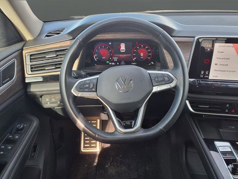 Used 2024 Volkswagen Atlas SEL Premium R-Line image 18