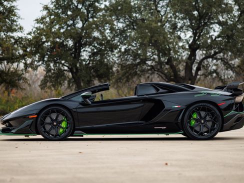 Used 2021 Lamborghini Aventador SVJ image 22