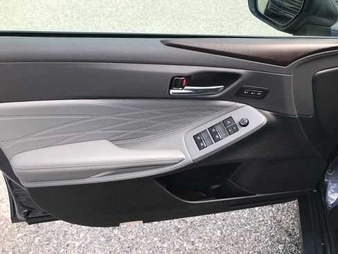 Used 2021 Toyota Avalon Limited w/ Advanced Safety Package FWD image 14
