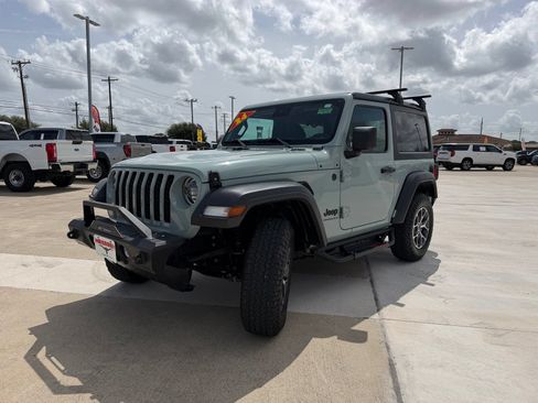 Used 2024 Jeep Wrangler Sport AWD/4WD image 3