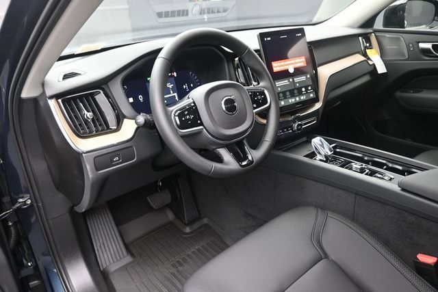 New 2027 Volvo XC60 B5 Plus AWD/4WD image 17