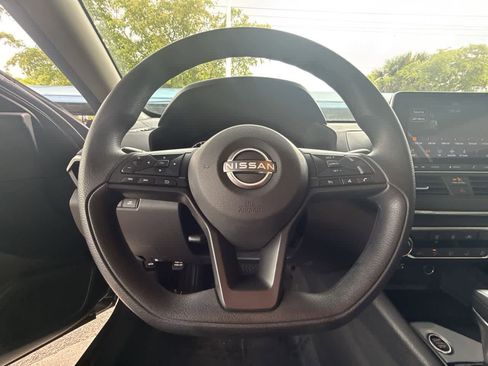 Used 2025 Nissan Altima 2.5 S FWD image 15