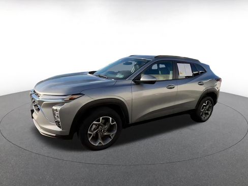 Used 2025 Chevrolet Trax LT image 7