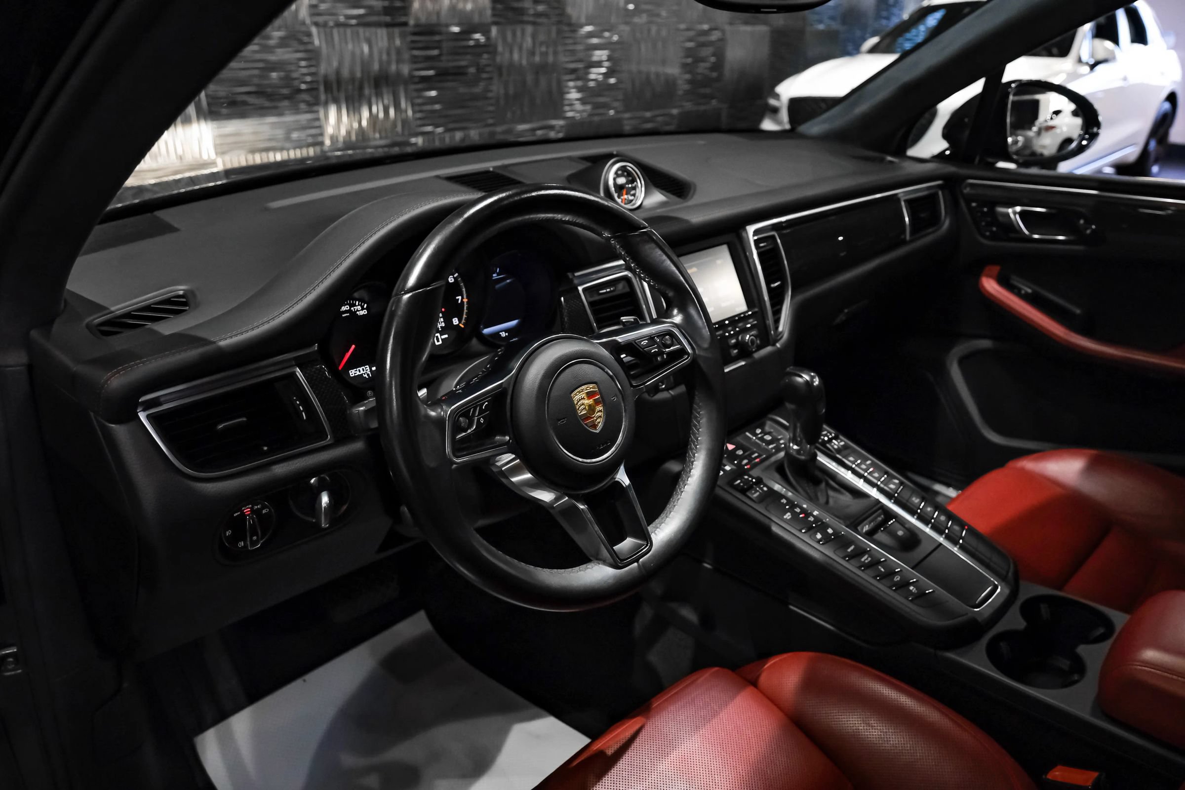 Used 2015 Porsche Macan Turbo AWD/4WD image 3