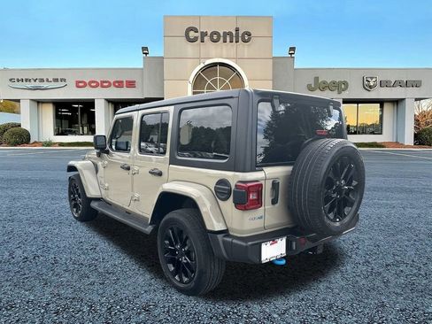Used 2022 Jeep Wrangler Unlimited Sahara w/ Cold Weather Group image 5