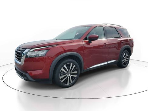 Used 2023 Nissan Pathfinder Platinum w/ Cargo Package AWD/4WD image 1