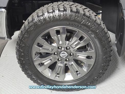 Used 2019 Nissan Titan SV w/ SV Convenience Package RWD image 9