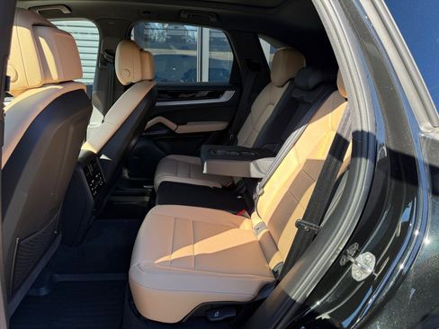 Certified 2025 Porsche Cayenne image 20