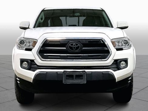 Used 2017 Toyota Tacoma SR5 w/ Tow Package image 4
