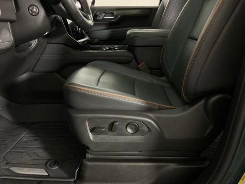 Used 2025 GMC Yukon AT4 w/ AT4 Premium Package AWD/4WD image 34