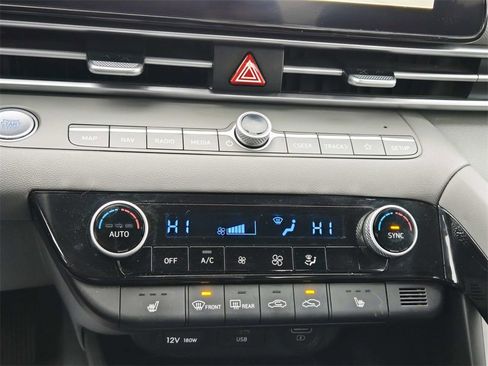 Used 2023 Hyundai Elantra SEL w/ Convenience Package image 28