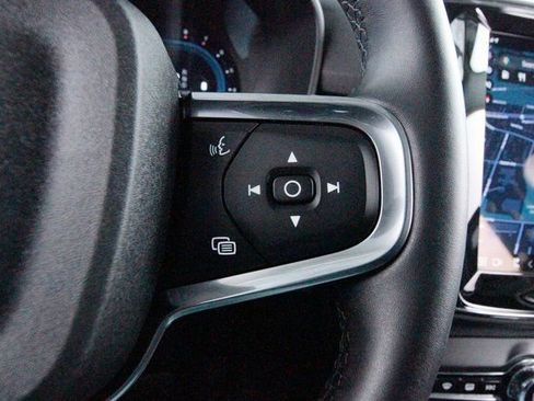 Certified 2025 Volvo XC40 B5 Core image 18