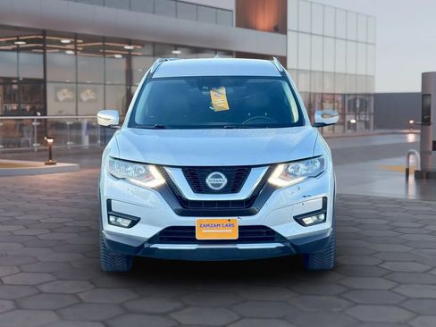 Used 2018 Nissan Rogue SL FWD image 3