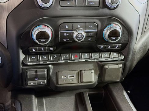 Used 2019 GMC Sierra 1500 Denali w/ Denali Ultimate Package AWD/4WD image 17