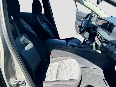 New 2026 Nissan Sentra SV w/ SV Convenience Package FWD image 18
