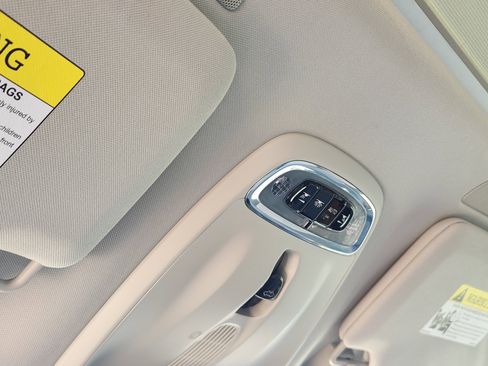 Used 2022 Volvo XC90 T6 Momentum w/ Advanced Package image 32