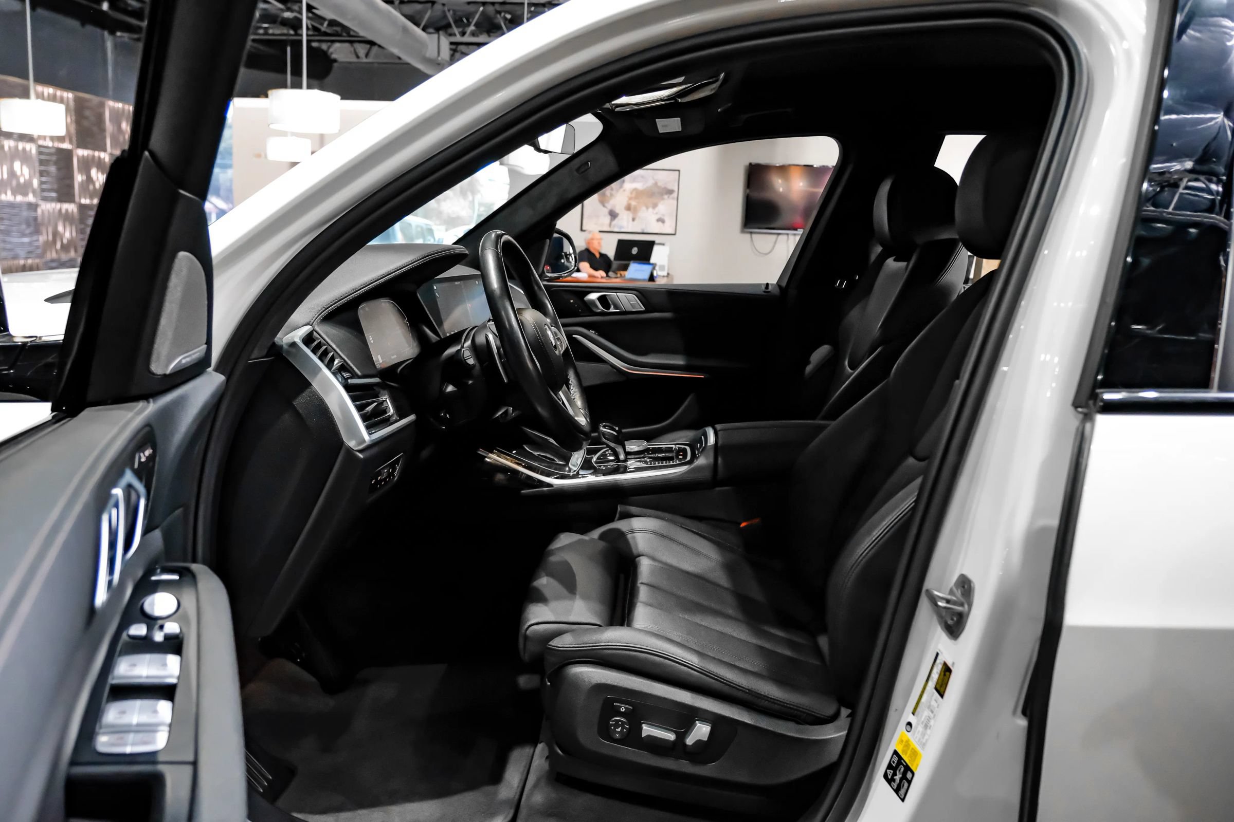 Used 2021 BMW X7 xDrive40i w/ Premium Package AWD/4WD image 4