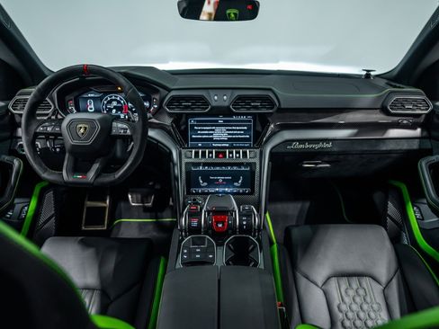 Used 2023 Lamborghini Urus Performante image 14
