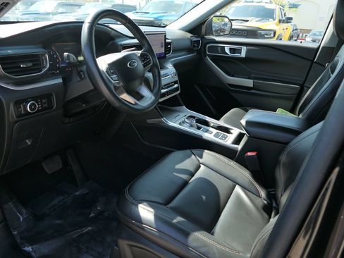 Used 2023 Ford Explorer XLT w/ Equipment Group 202A RWD image 10