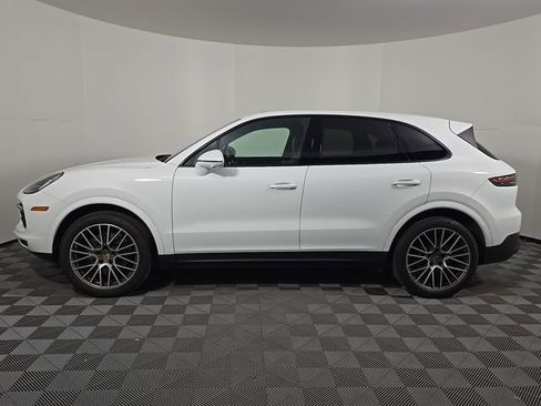 Certified 2023 Porsche Cayenne Platinum Edition image 2