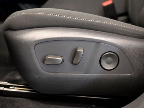 Used 2025 Chevrolet Equinox EV LT w/ Comfort Package image 16