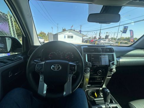 Used 2021 Toyota 4Runner SR5 Premium AWD/4WD image 31