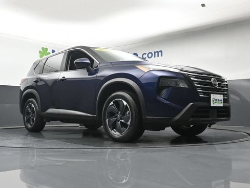 Used 2025 Nissan Rogue SV AWD/4WD image 26