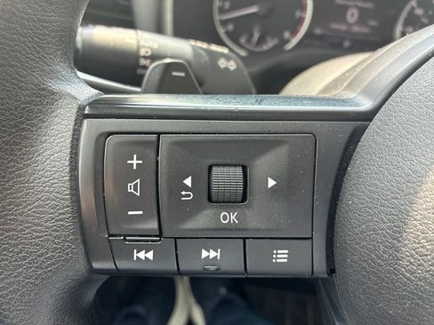 Used 2024 Nissan Rogue SV FWD image 10