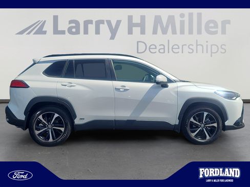 Used 2023 Toyota Corolla Cross AWD Hybrid w/ Convenience Package image 6
