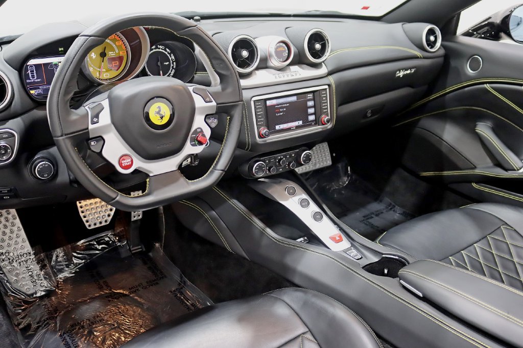 Used 2016 Ferrari California T RWD image 15