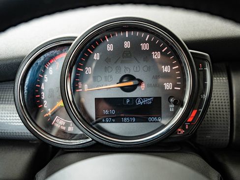 Used 2018 MINI Cooper 2-Door Hardtop FWD image 28