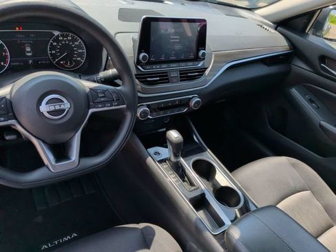 Used 2024 Nissan Altima 2.5 SV FWD image 20