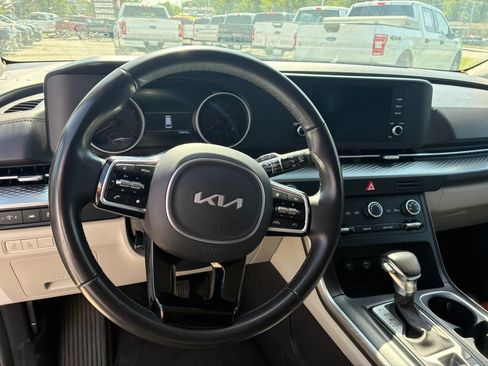 Used 2024 Kia Carnival LX FWD image 5