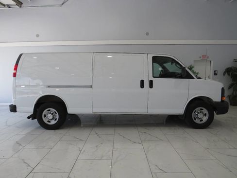 Used 2016 Chevrolet Express 3500 Extended image 2