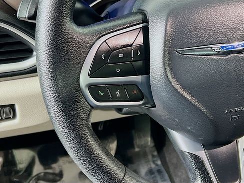 Used 2020 Chrysler Voyager LX image 10