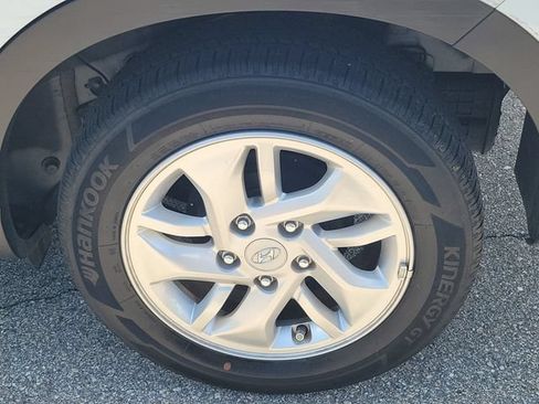 Used 2022 Hyundai Venue SE w/ Cargo Package FWD image 8