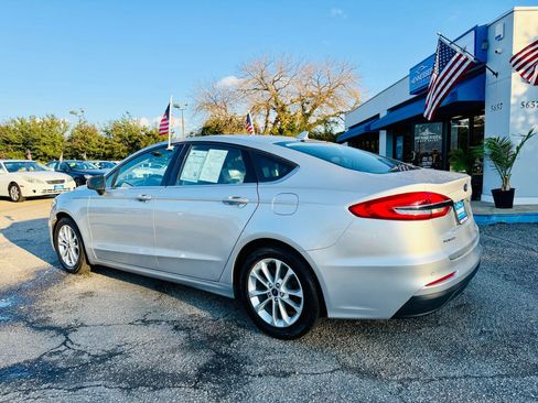 Used 2019 Ford Fusion SE image 24