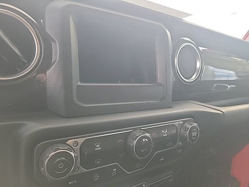 Used 2021 Jeep Wrangler Unlimited Sahara AWD/4WD image 28
