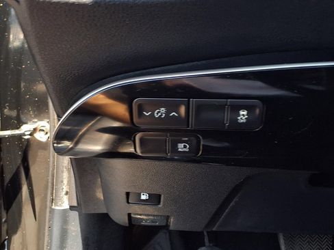 Used 2016 Toyota Prius Three Touring w/ Preferred Accessory Package FWD image 14