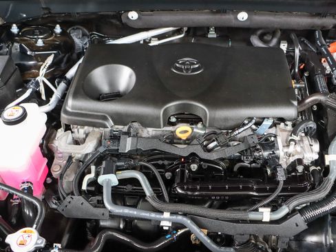 Used 2022 Toyota RAV4 LE AWD/4WD image 29