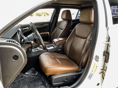 Used 2018 Chrysler 300 Limited image 30