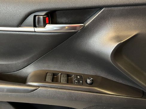 Used 2022 Toyota Camry SE image 19