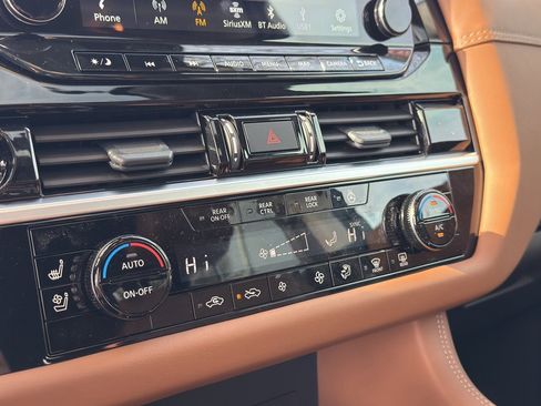 New 2025 Nissan Pathfinder Platinum image 27